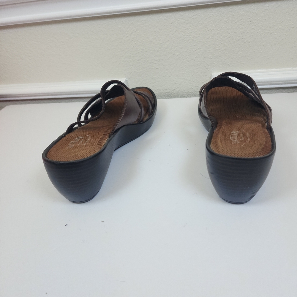 Eastland Brown Women's Poppy Wedge platform Sandal  11M heel height 2.5 " - Picture 7 of 10